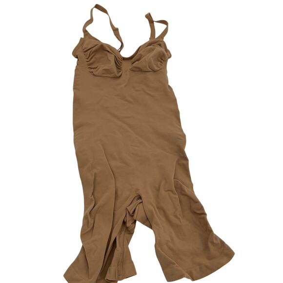 Skims Seamless Sculpting Mid Thigh Bodysuit NWOT Size Large - Picture 1 of 6